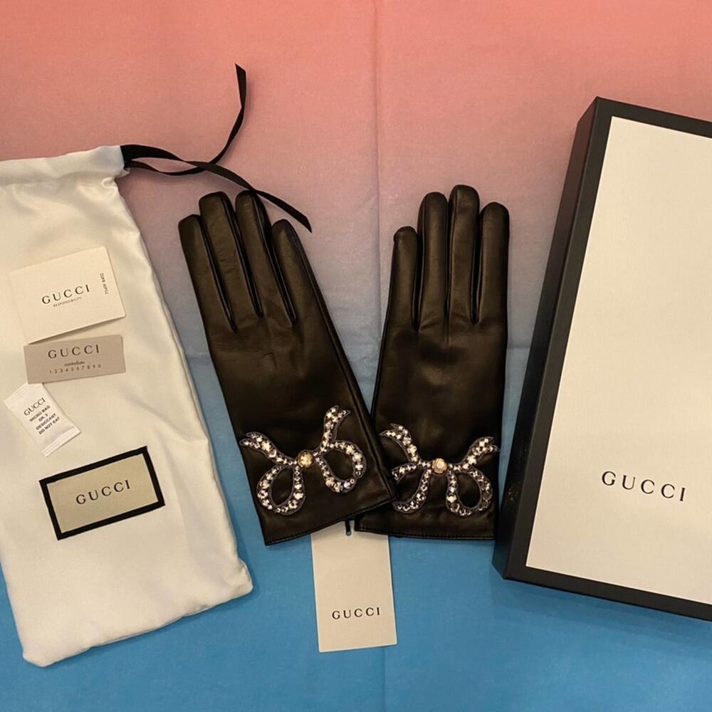 NWT NIB GUCCI New Patch leather Crystal Bow black gloves sz 8 or 7 giftable